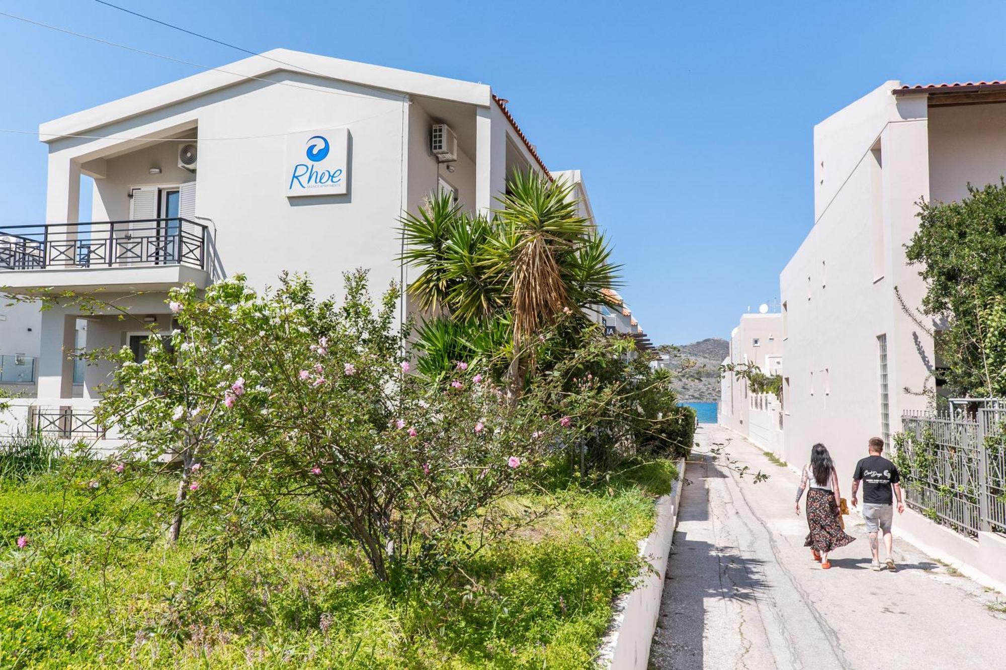 Manos Beachside Apartments Agia Marina  Екстер'єр фото